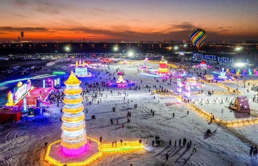 第四屆呼和浩特歡樂冰雪節(jié)活動現(xiàn)場。丁根厚攝