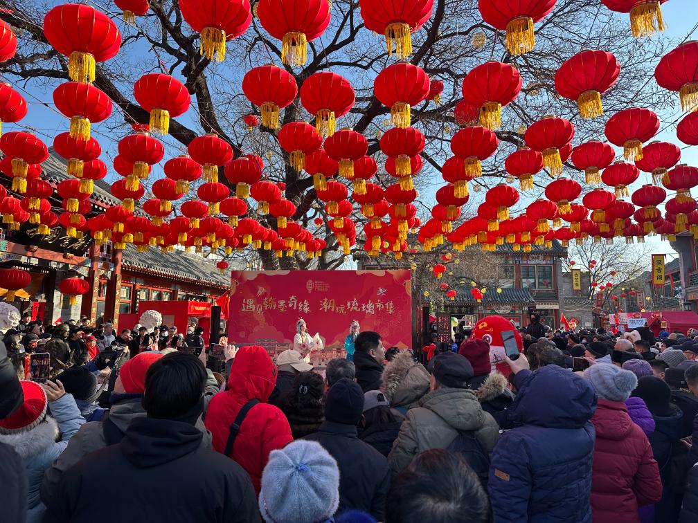 1月29日，市民游客在北京廠甸廟會(huì)感受濃濃年味。新華社記者 楊淑君 攝