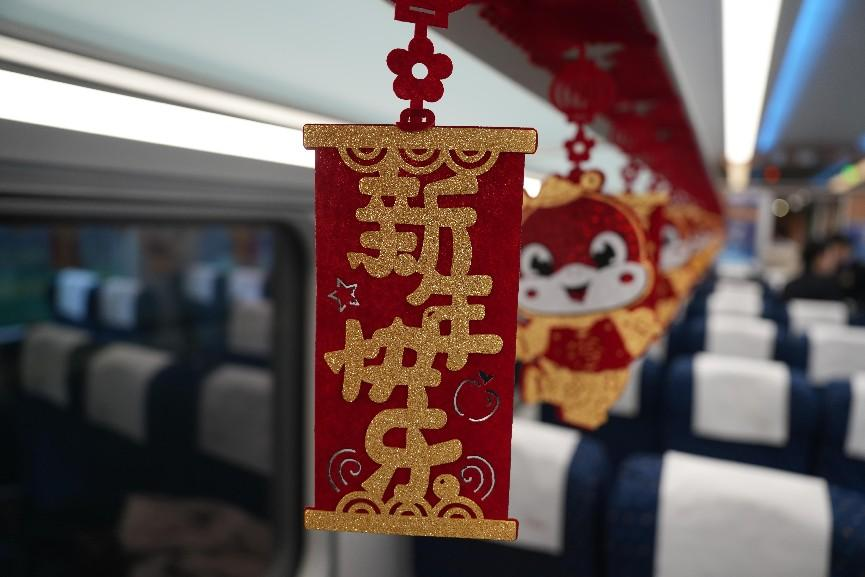 “井岡山號(hào)”列車春晚車廂布置。人民網(wǎng) 歐陽易佳攝