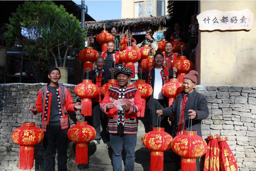 云南騰沖司莫拉佤族村村民歡歡喜喜過新年。
