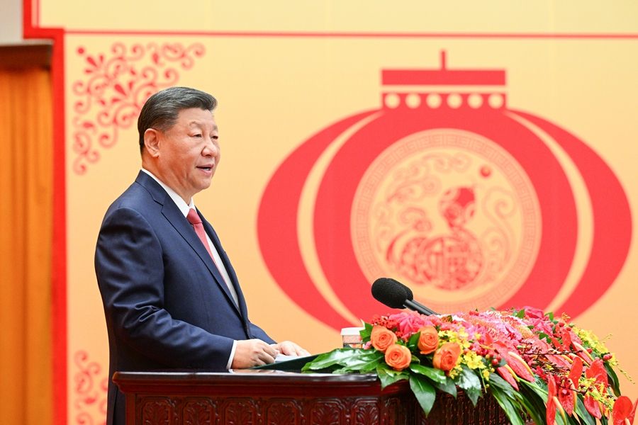 1月27日，中共中央、國(guó)務(wù)院在北京人民大會(huì)堂舉行2025年春節(jié)團(tuán)拜會(huì)。中共中央總書(shū)記、國(guó)家主席、中央軍委主席習(xí)近平發(fā)表講話。新華社記者 李學(xué)仁 攝