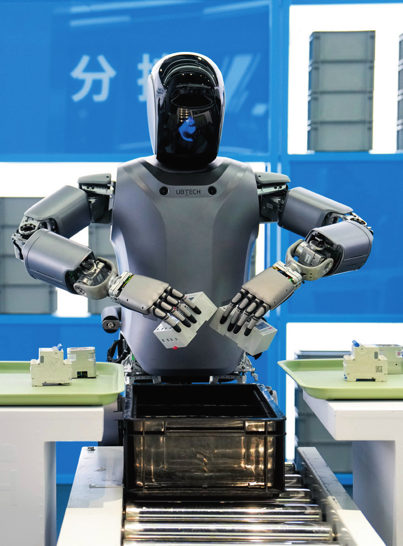 北京“機(jī)器人大世界”展示的優(yōu)必選人形機(jī)器人（2025年2月24日攝）。鞠煥宗攝/本刊