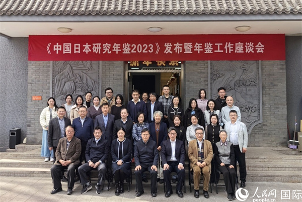 部分與會嘉賓合影留念。人民網(wǎng)記者 陳建軍攝