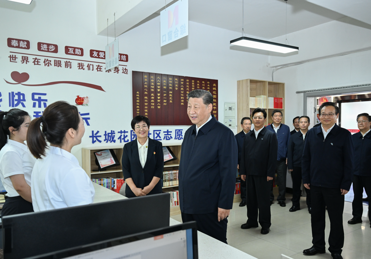 2024年6月19日，習(xí)近平總書記來到寧夏銀川市金鳳區(qū)長(zhǎng)城花園社區(qū)考察。