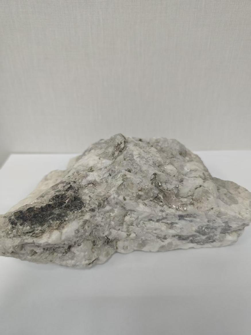 高純石英礦原礦。自然資源部供圖