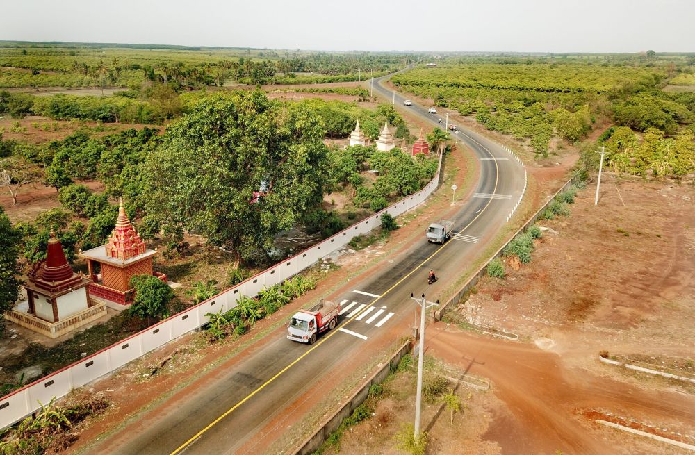 2019年9月3日在柬埔寨磅通省拍攝的中國(guó)援柬鄉(xiāng)村道路項(xiàng)目一期完工道路。