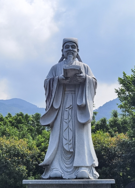 位于南平的朱熹石雕塑像。圖片來源：視覺中國