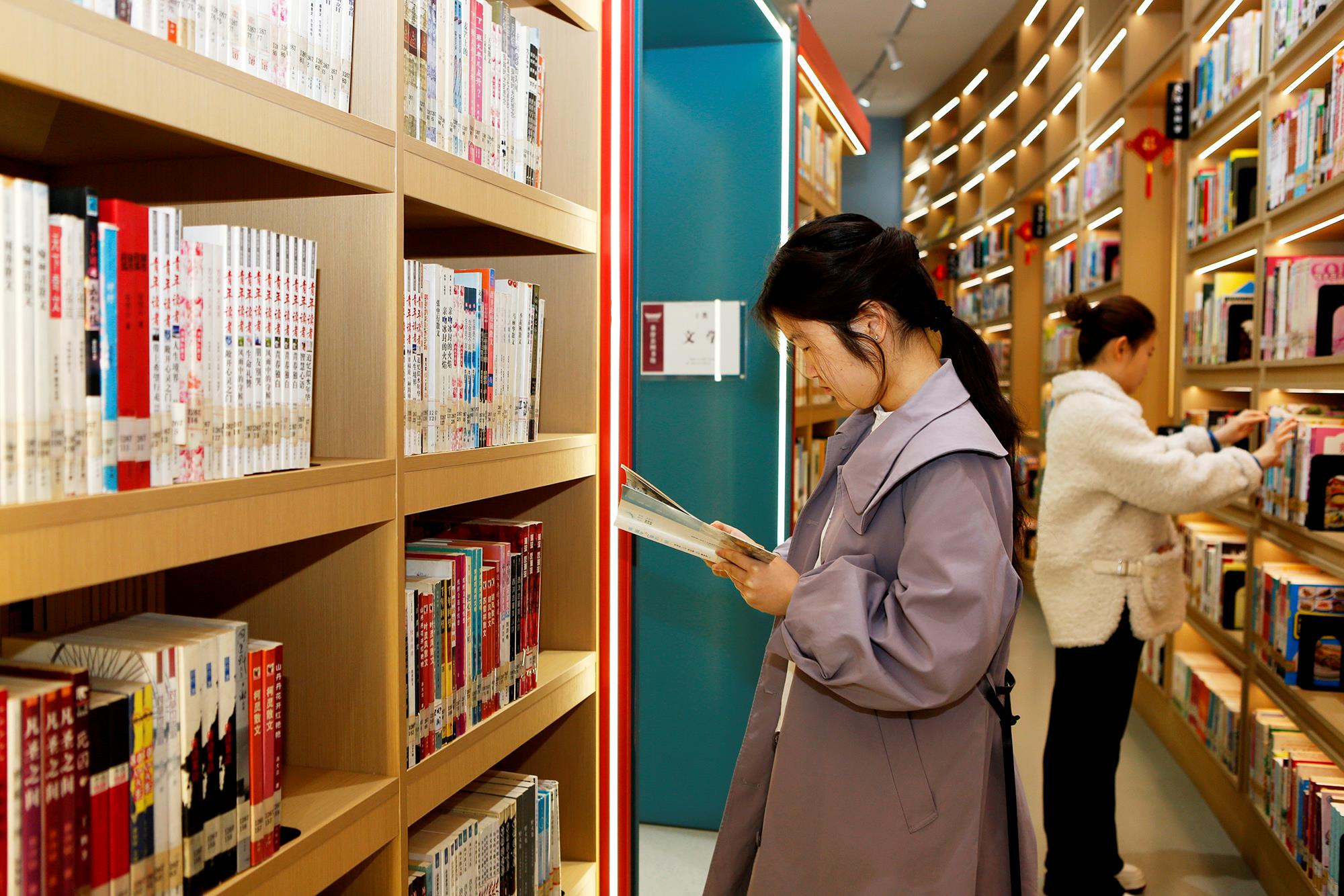 △2025年3月29日，讀者在山西臨汾市襄汾縣圖書館閱讀。