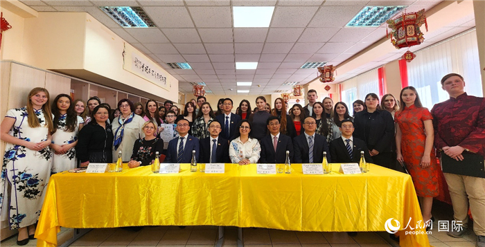 參加中文翻譯比賽全體人員合影。人民網(wǎng)記者 蔡子暢攝