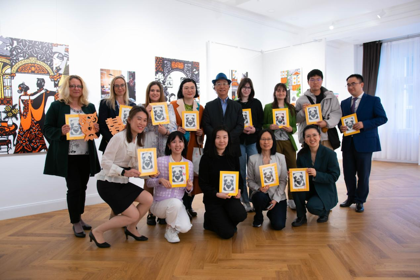 嘉賓合影。圖片由布達(dá)佩斯中國文化中心供圖
