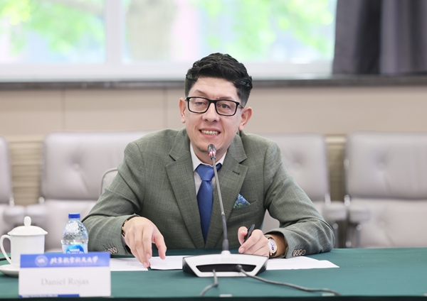 哥倫比亞教育部長丹尼爾?羅哈斯一行訪問北京航空航天大學(xué)。北航供圖