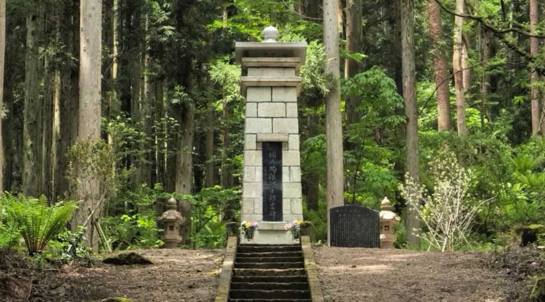 福島縣豬苗代町中國(guó)殉難勞工慰靈碑修繕完工暨植樹祭掃儀式舉行。中國(guó)駐新潟總領(lǐng)館供圖